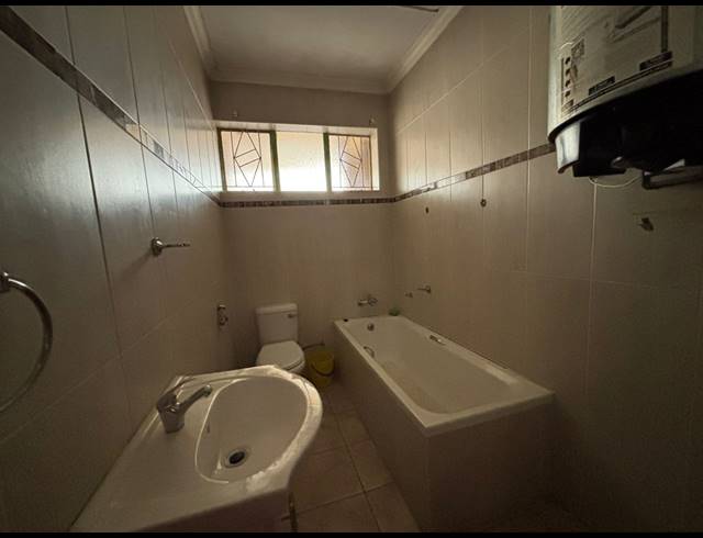 2 BEDROOM FLAT FOR SALE IN VEREENIGING CENTRAL